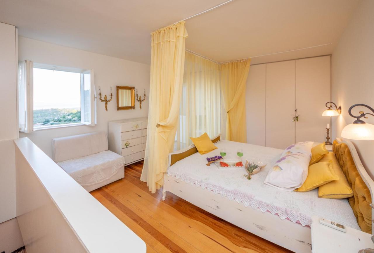 Villa Blanka Zrnovnica Bagian luar foto