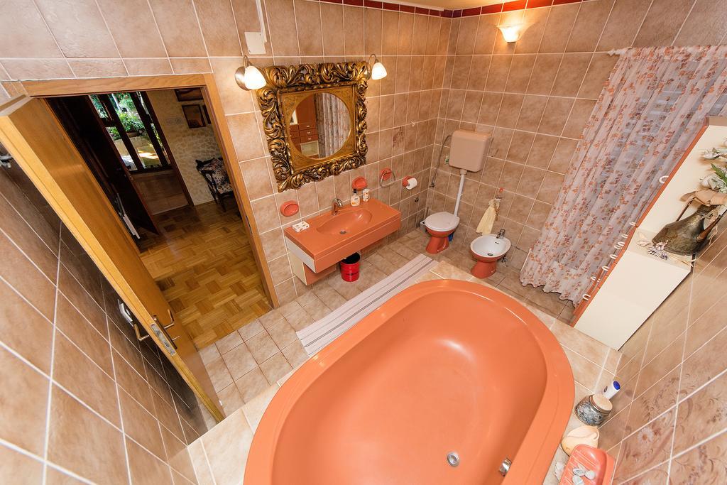 Villa Blanka Zrnovnica Ruang foto