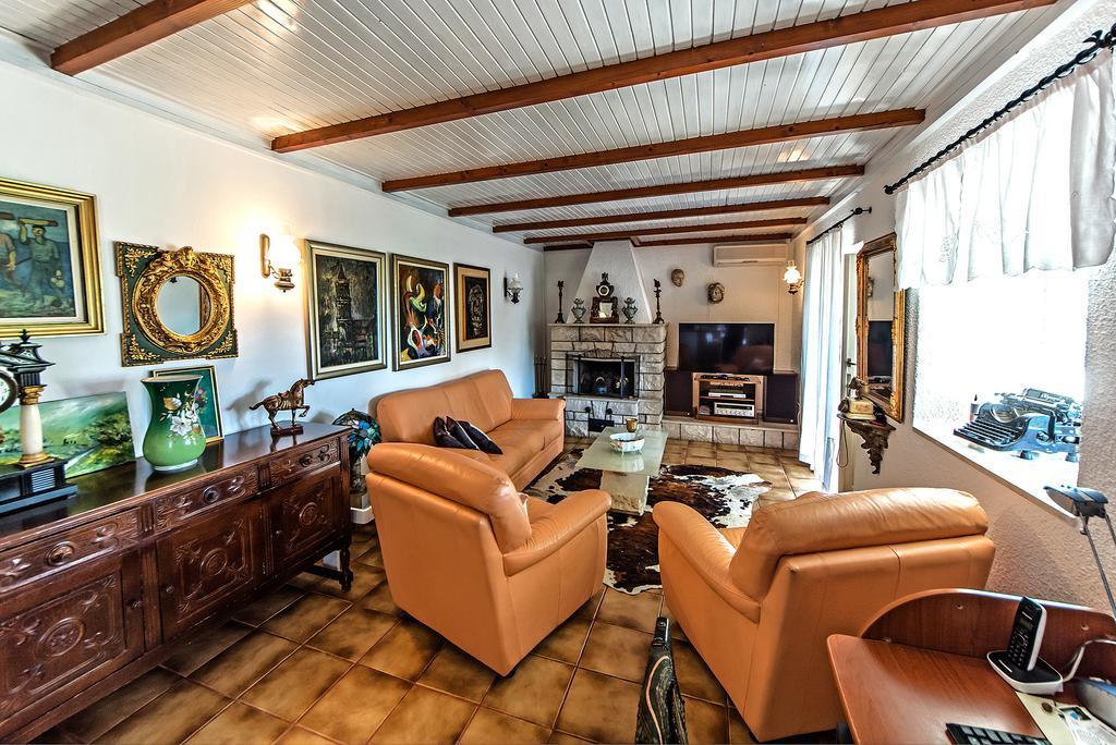 Villa Blanka Zrnovnica Ruang foto